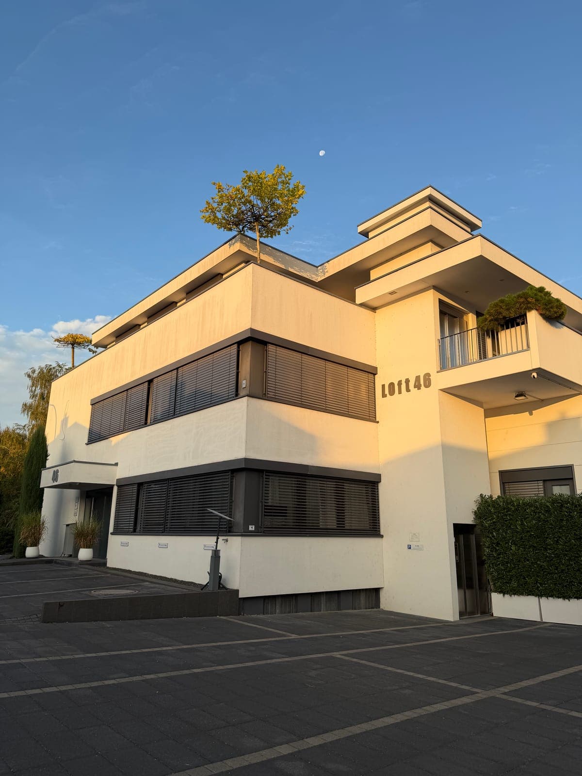 Das helle Gebäude Loft 46 an der Talheimer Straße in Flein